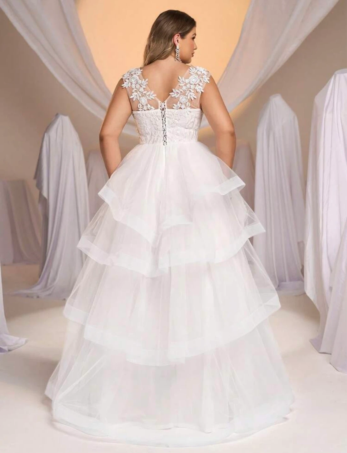 Elegant Romantic Wedding Dress. Size US14(1XL) - photo 3