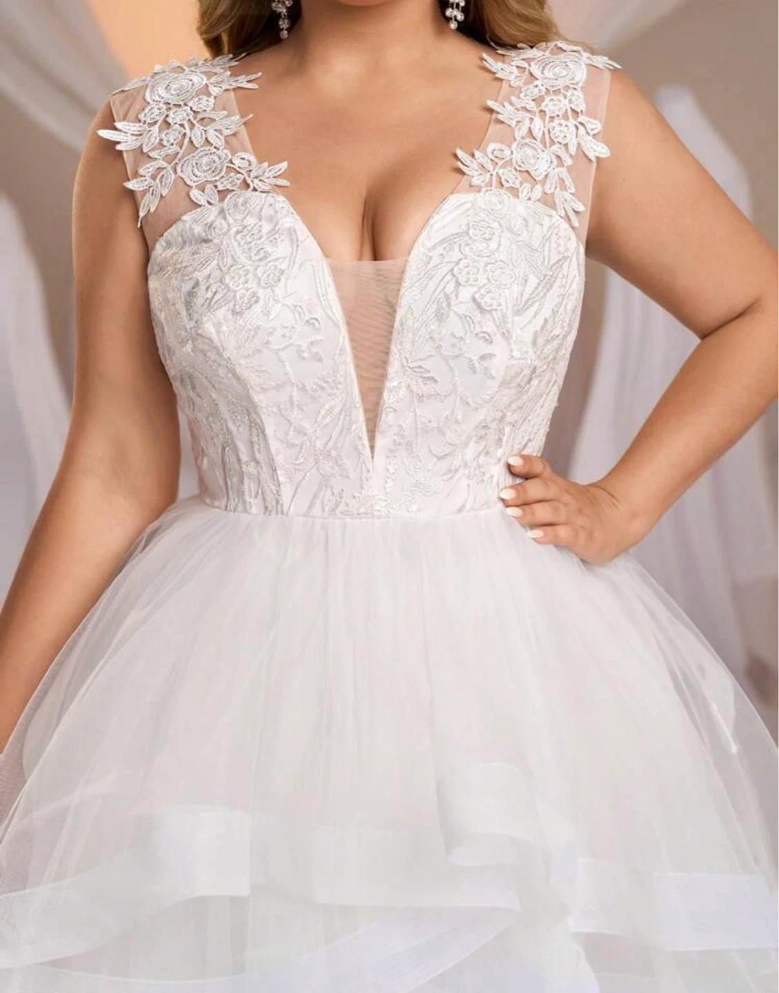 Elegant Romantic Wedding Dress. Size US14(1XL) - photo 2