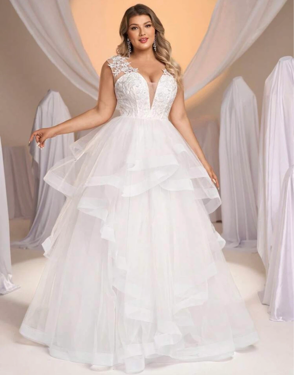 Elegant Romantic Wedding Dress. Size US14(1XL) - photo 5