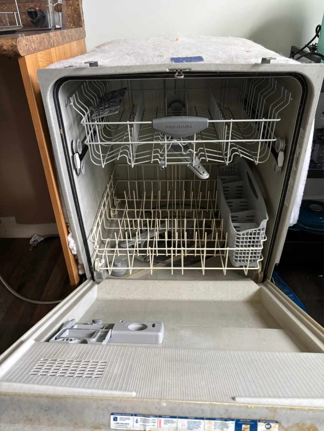 Frigidaire Gallery Dishwasher - photo 3