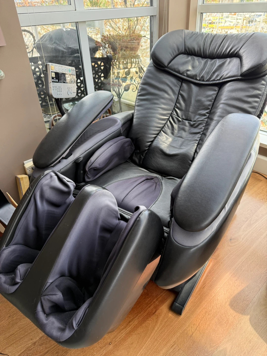 Black Leather Massage Chair - photo 4