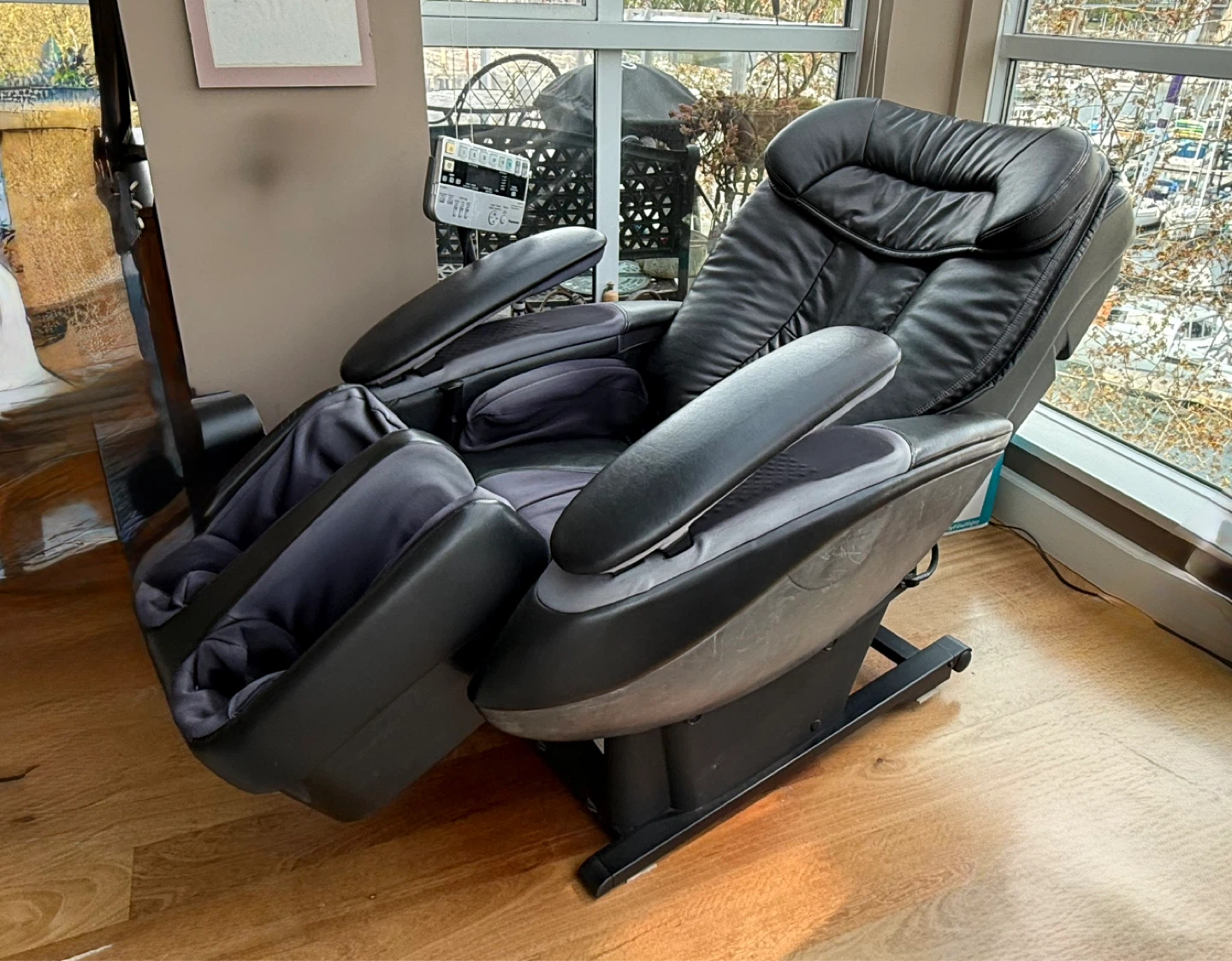 Black Leather Massage Chair - photo 2
