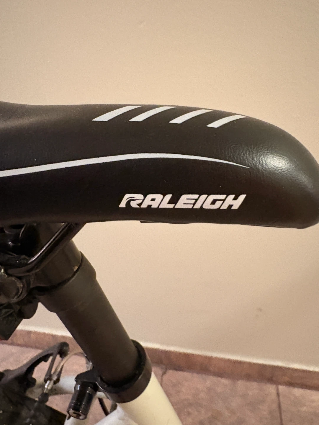 Raleigh Overtake Hybrid Bike - photo 4