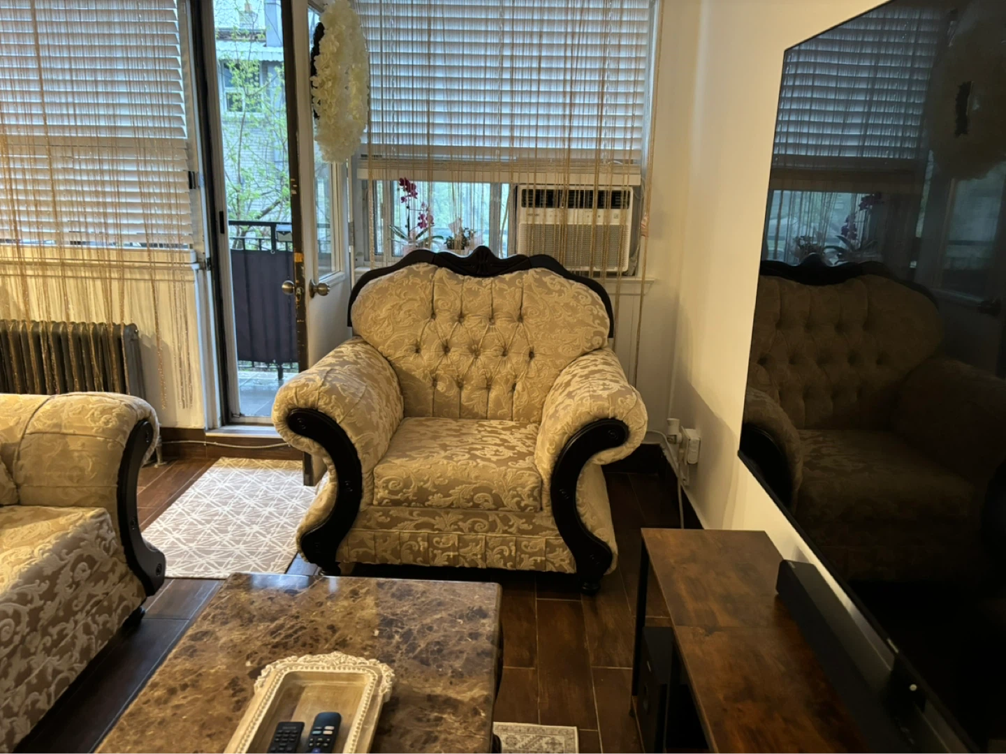 Sofa and coffee table set - photo 2