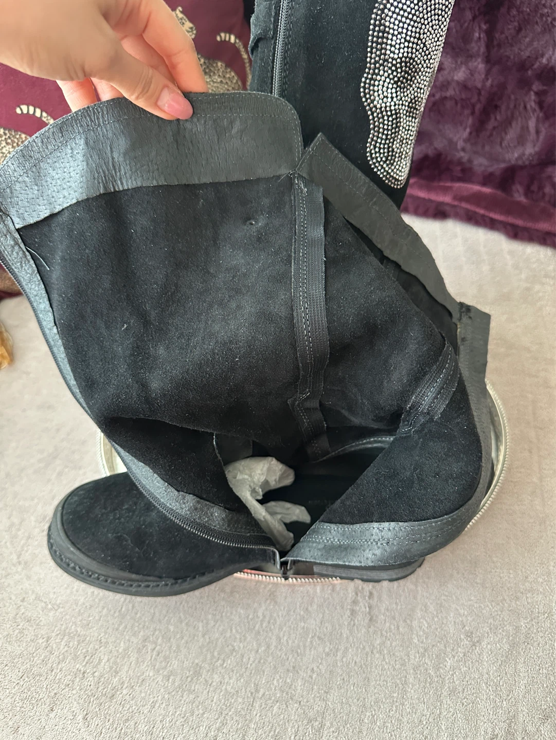 Black Suede Skull Embellished Boots 🌱 - photo 4