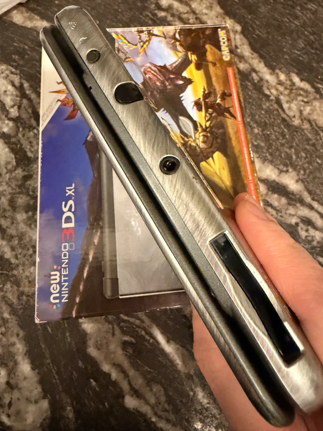 New Nintendo 3DS XL Monster Hunter 4 Ultimate Edition - photo 5