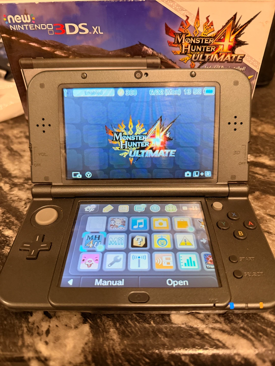 New Nintendo 3DS XL Monster Hunter 4 Ultimate Edition - photo 3
