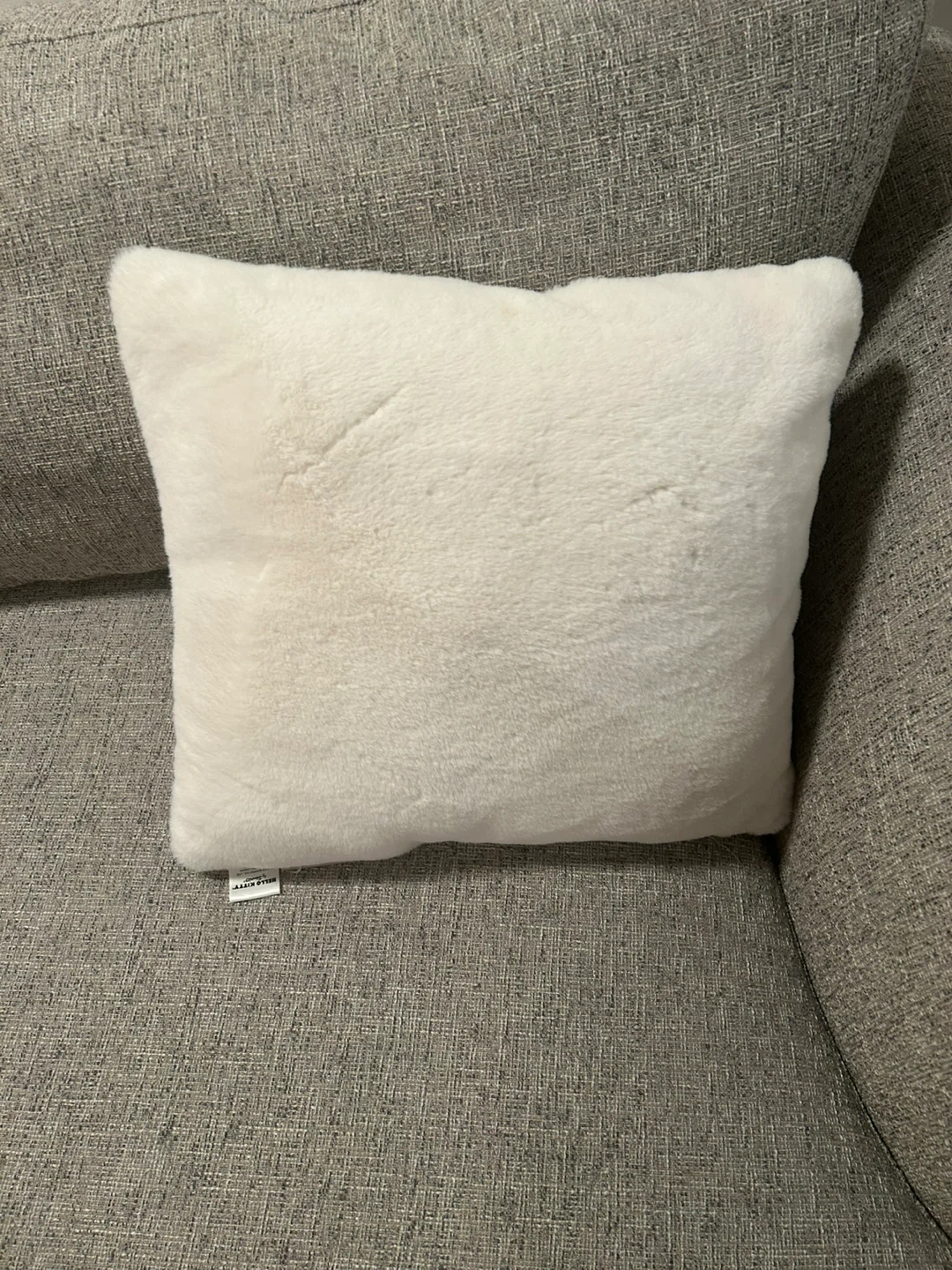 Pottery Barn Teen Hello Kitty Libra Faux Fur Throw Pillow - photo 5