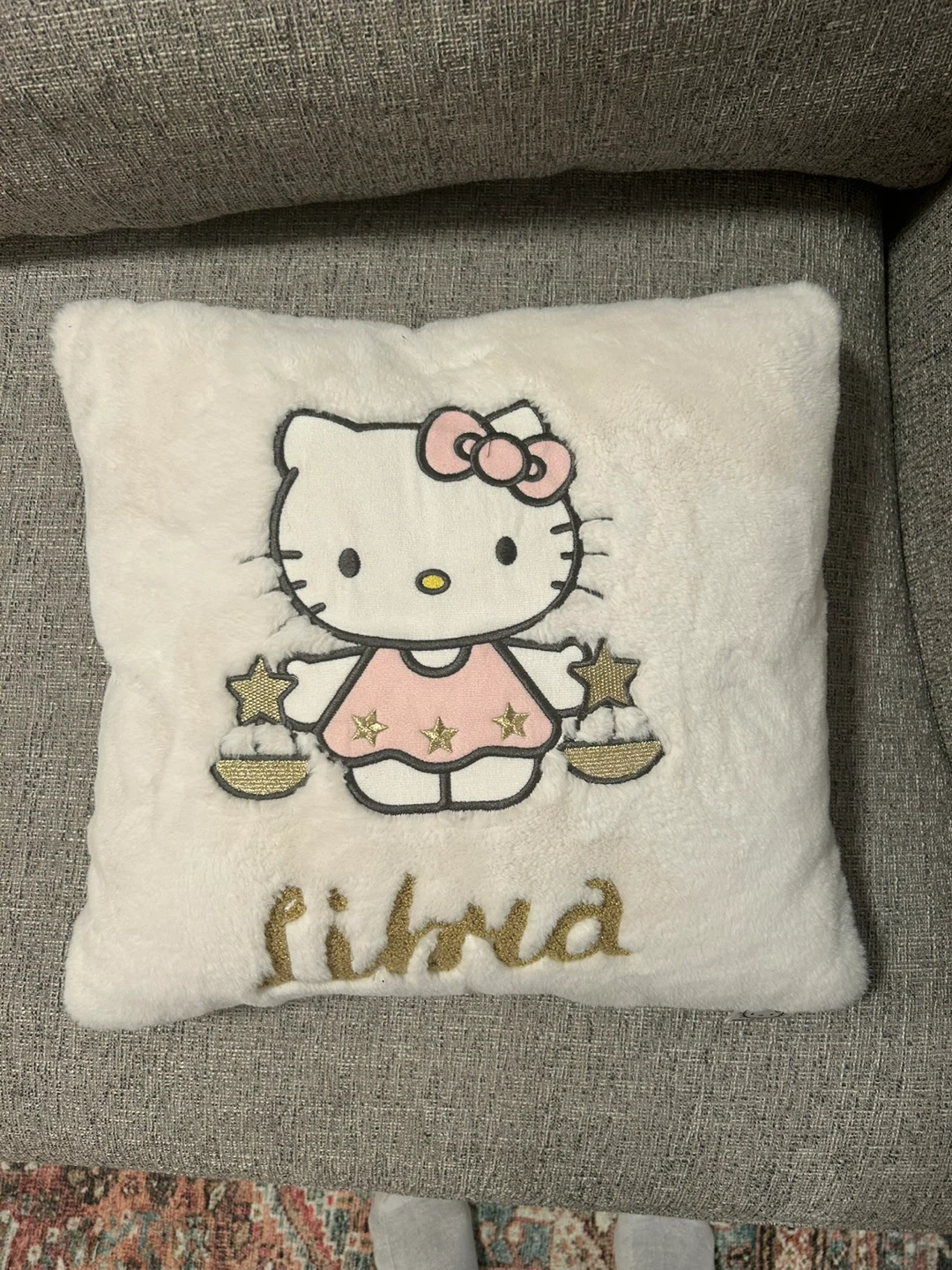 Pottery Barn Teen Hello Kitty Libra Faux Fur Throw Pillow - photo 3