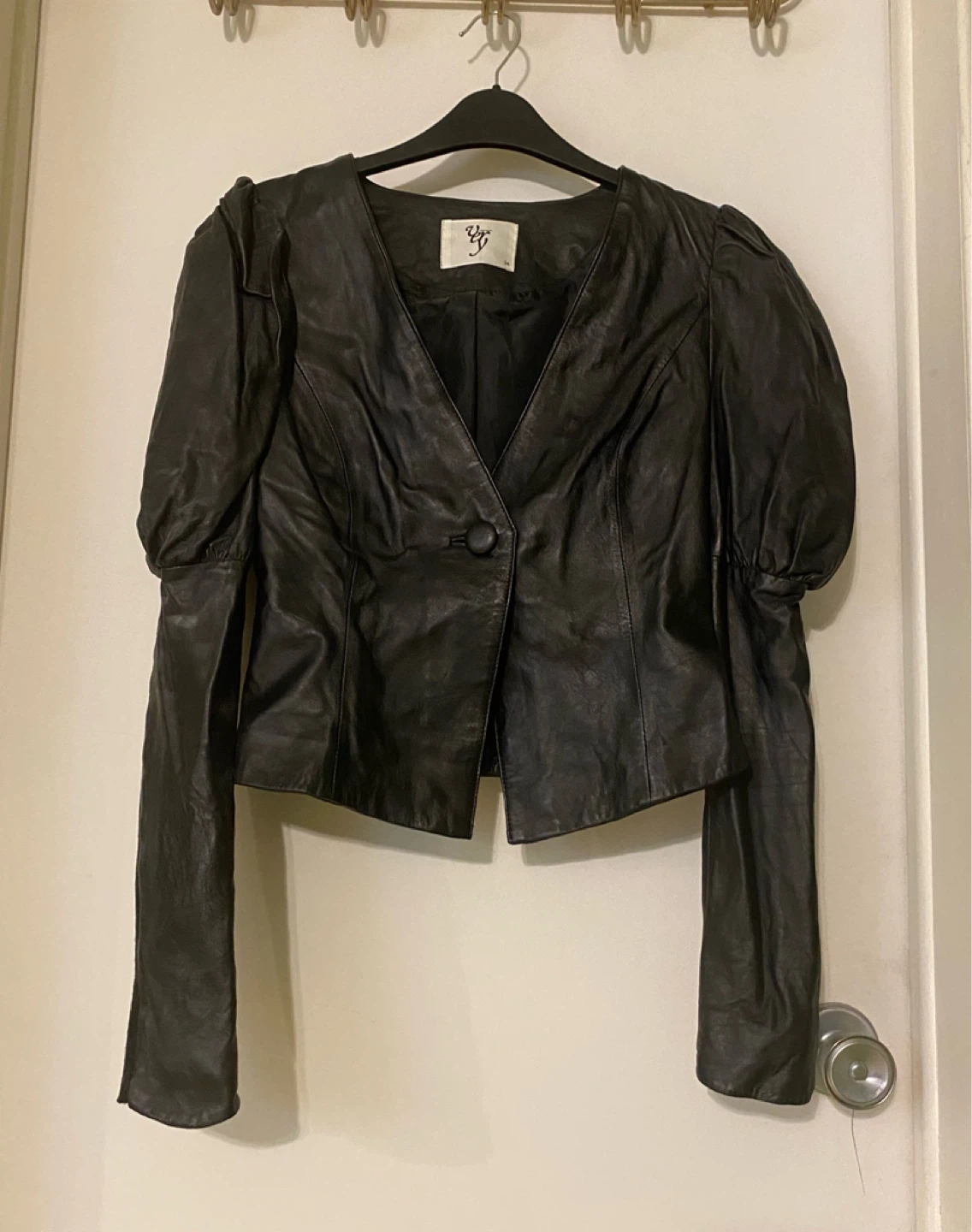Cropped leather jacket