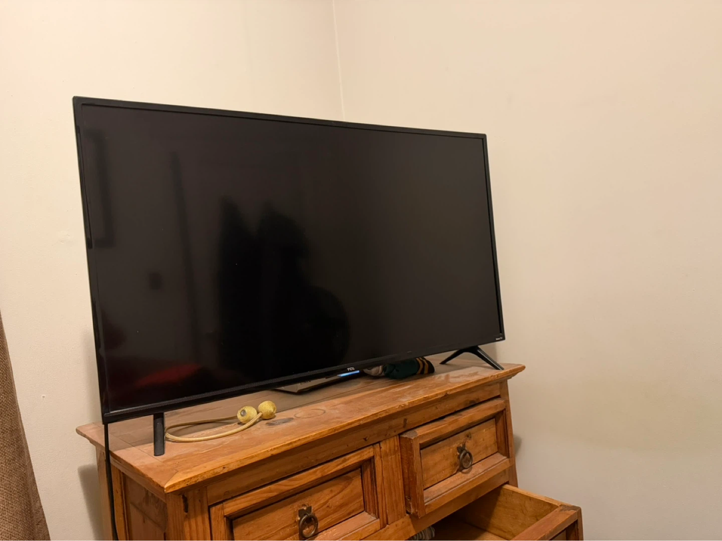 TCL ROKU smart TV 40”
