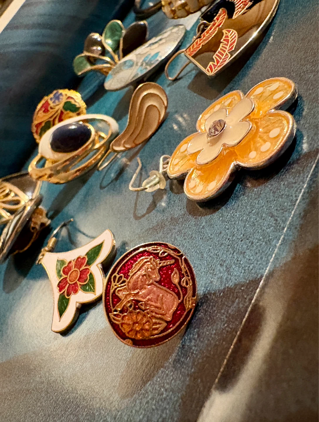 Single vintage enamel earrings - photo 2