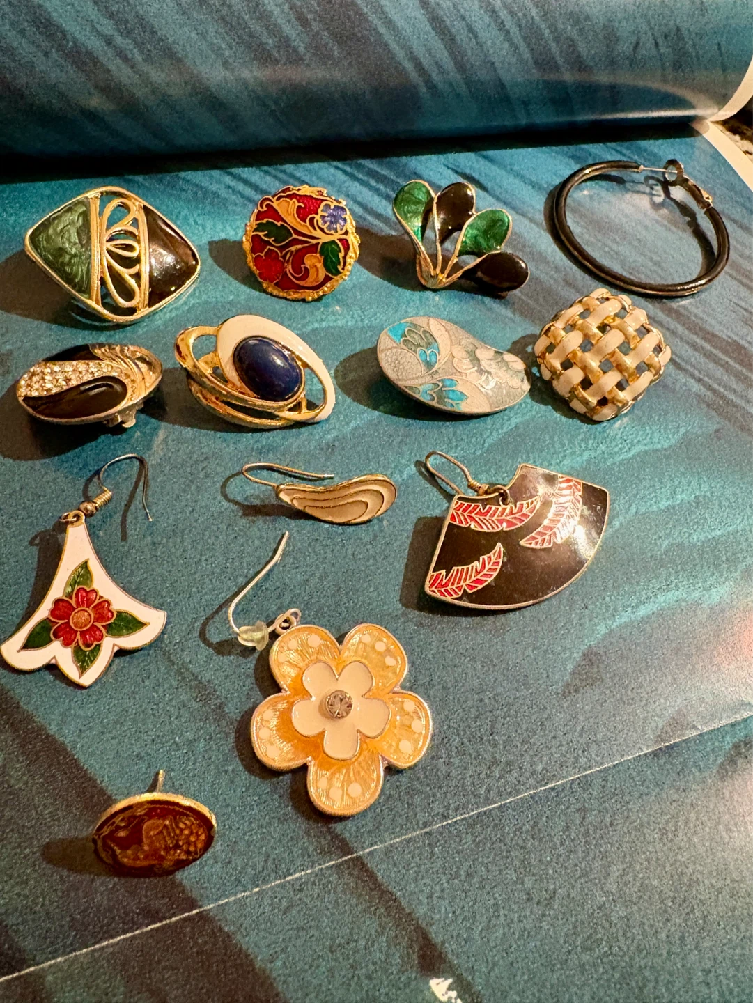 Single vintage enamel earrings - photo 5