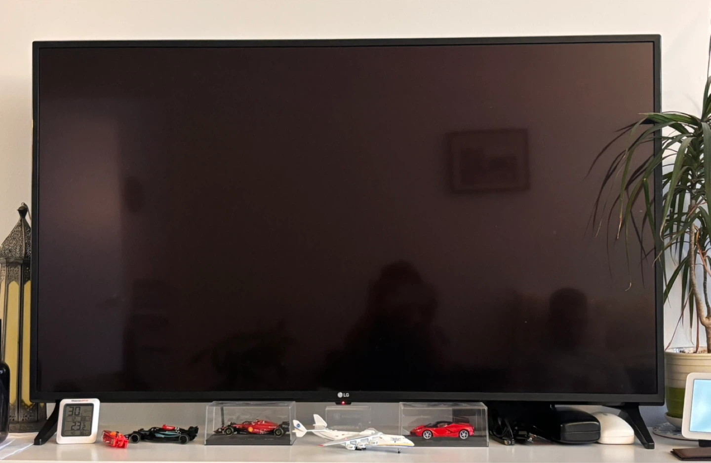 LG 49 inch 4K UHD HDR Smart TV