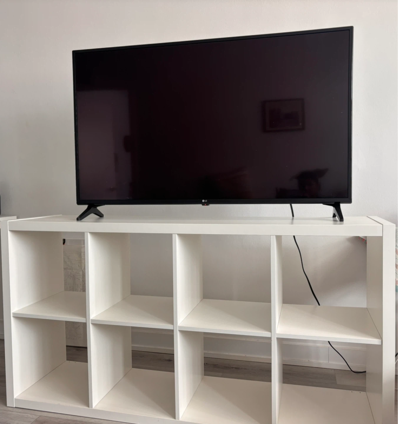 LG 49 inch 4K UHD HDR Smart TV - photo 2