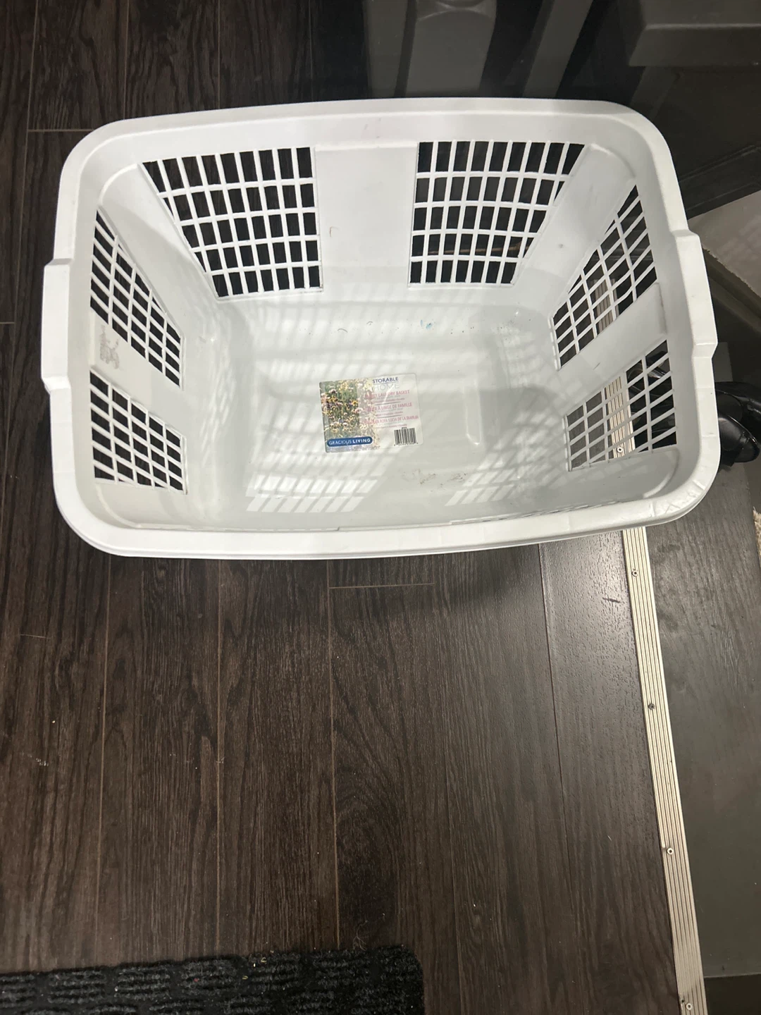 44 ltr Gracious Living White Laundry Basket