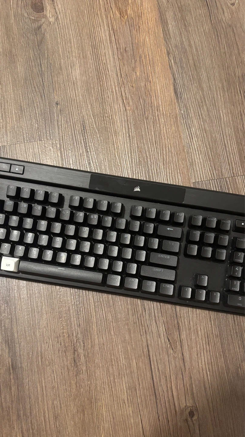 Corsair K70 Gaming Keyboard — Black - photo 2