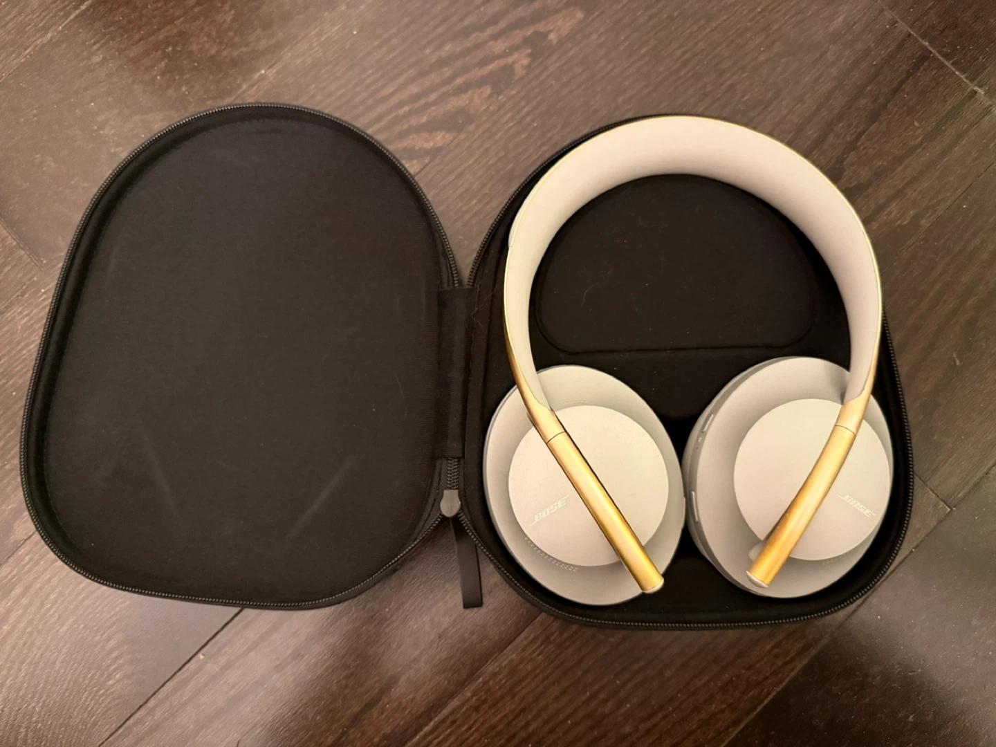 Bose Noise Cancelling Headphones 700（NC700）