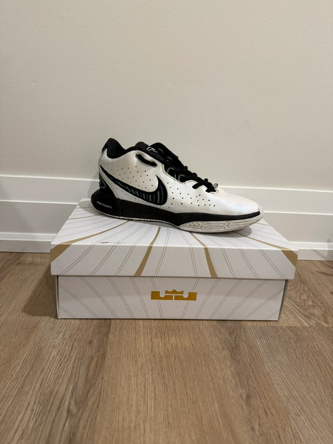 Nike LeBron XXI GS Shoes White/Black Size 6Y - photo 4