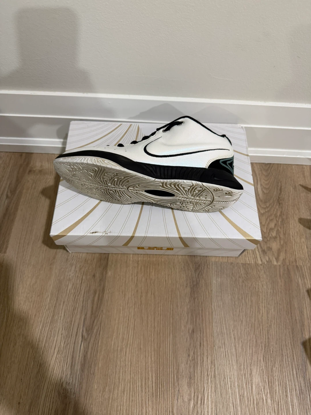 Nike LeBron XXI GS Shoes White/Black Size 6Y - photo 5