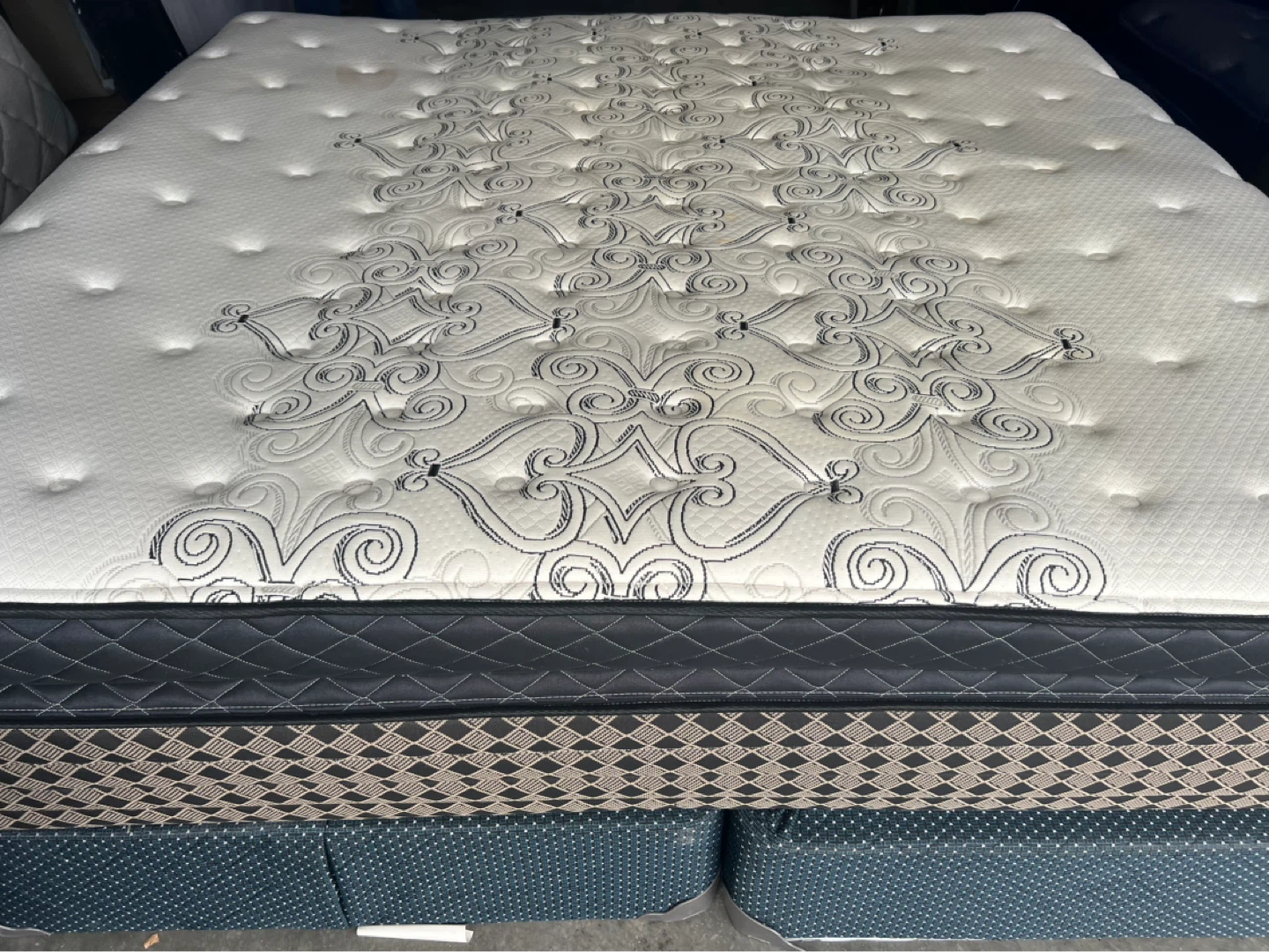 King mattress with box/free delivery - photo 2