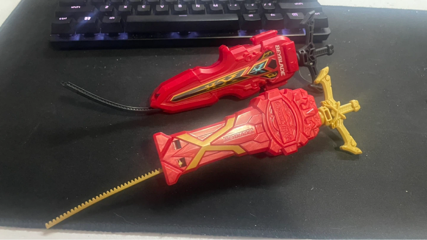 Beyblade Metal Fusion Arena and Beyblades Lot - photo 4