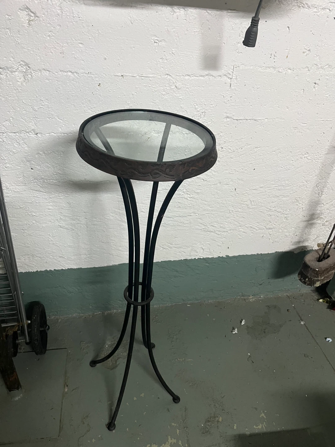 Set of 2 Round Glass Top Side Tables - photo 2