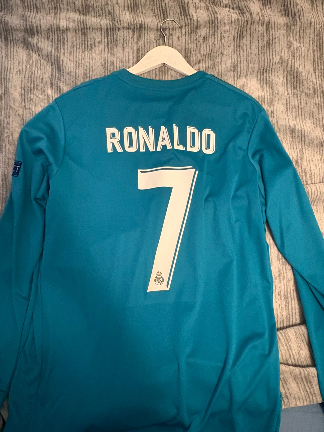 Real Madrid Ronaldo 7 Long Sleeve Jersey 2017 - photo 2