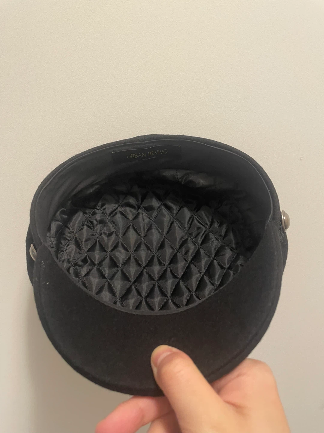 An brand new，unworn Urban Revivo Black Flat Cap - photo 3