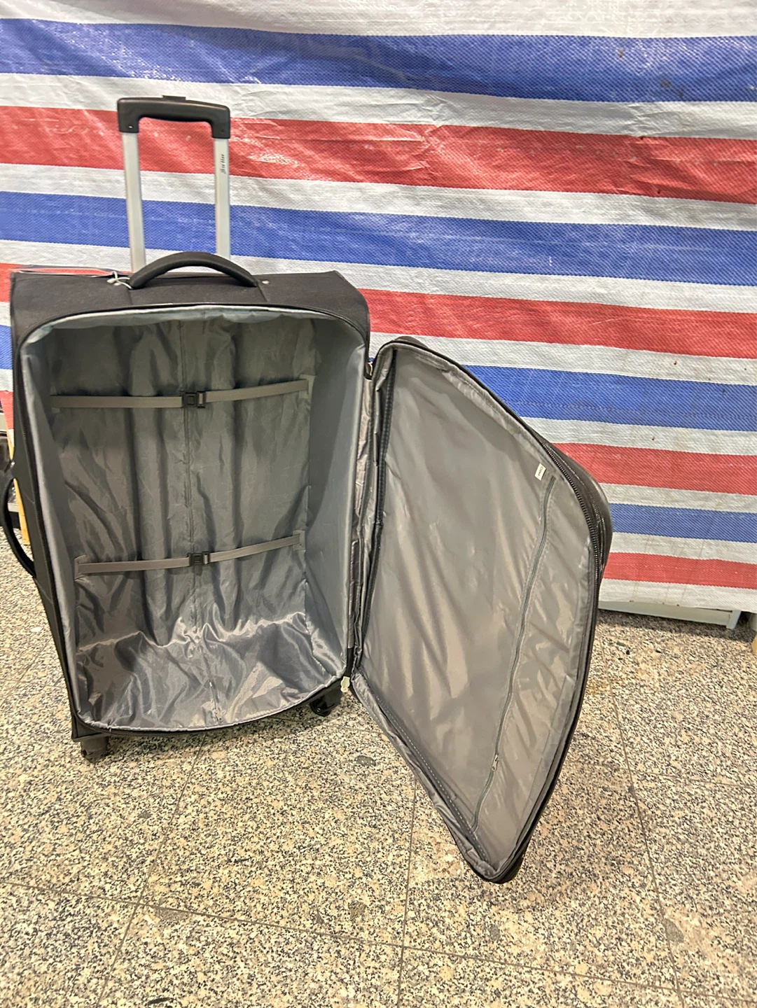 32 inch Toci Black Softside Spinner Luggage - photo 3