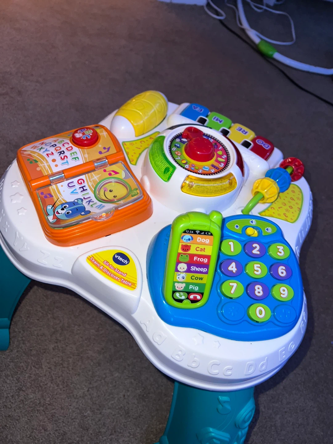 VTech Learn & Discover Table sit and stand.