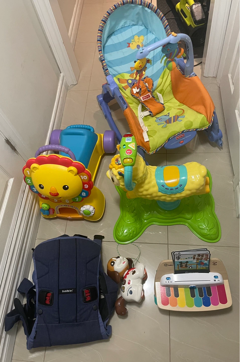 Baby-toddler set (baby carrier, rocker, bouncer, toys!!)