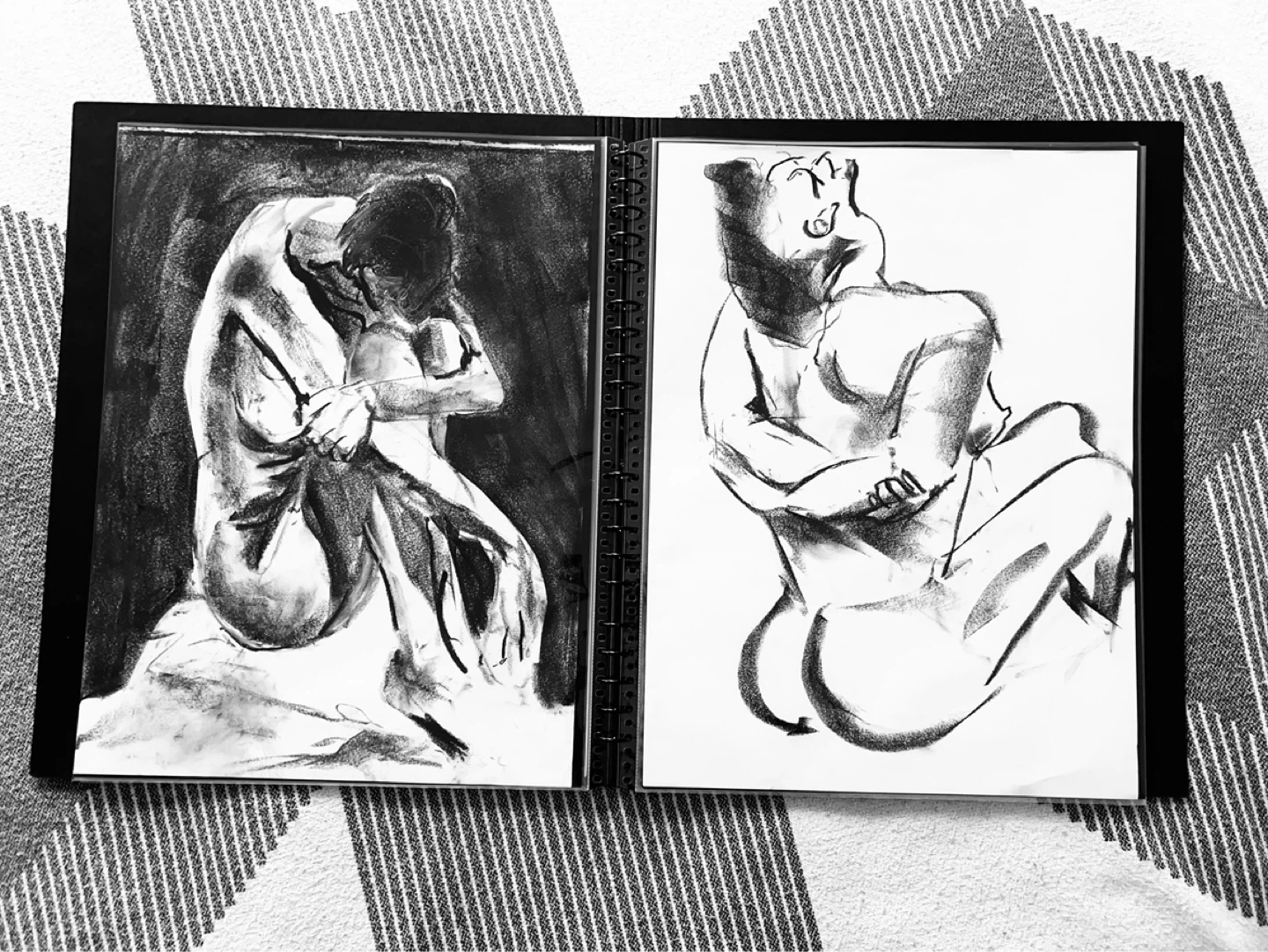 Female Figure Study - Original Charcoal Drawing - 18x24 - photo 3