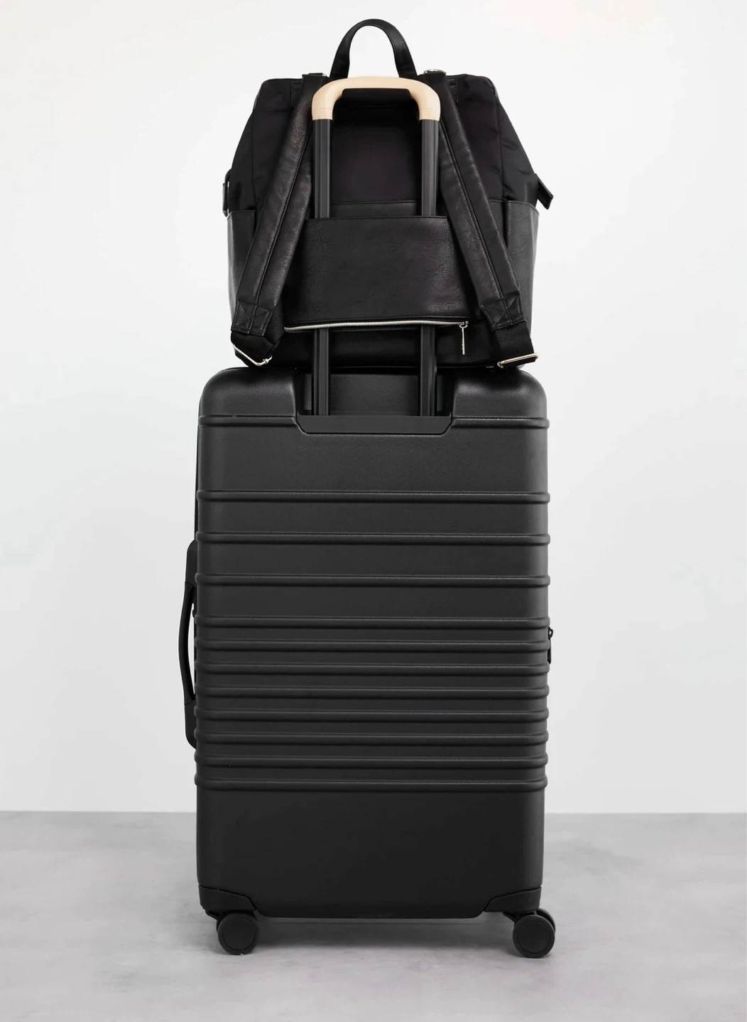 Beis - the Diaper Backpack - black or grey - photo 5