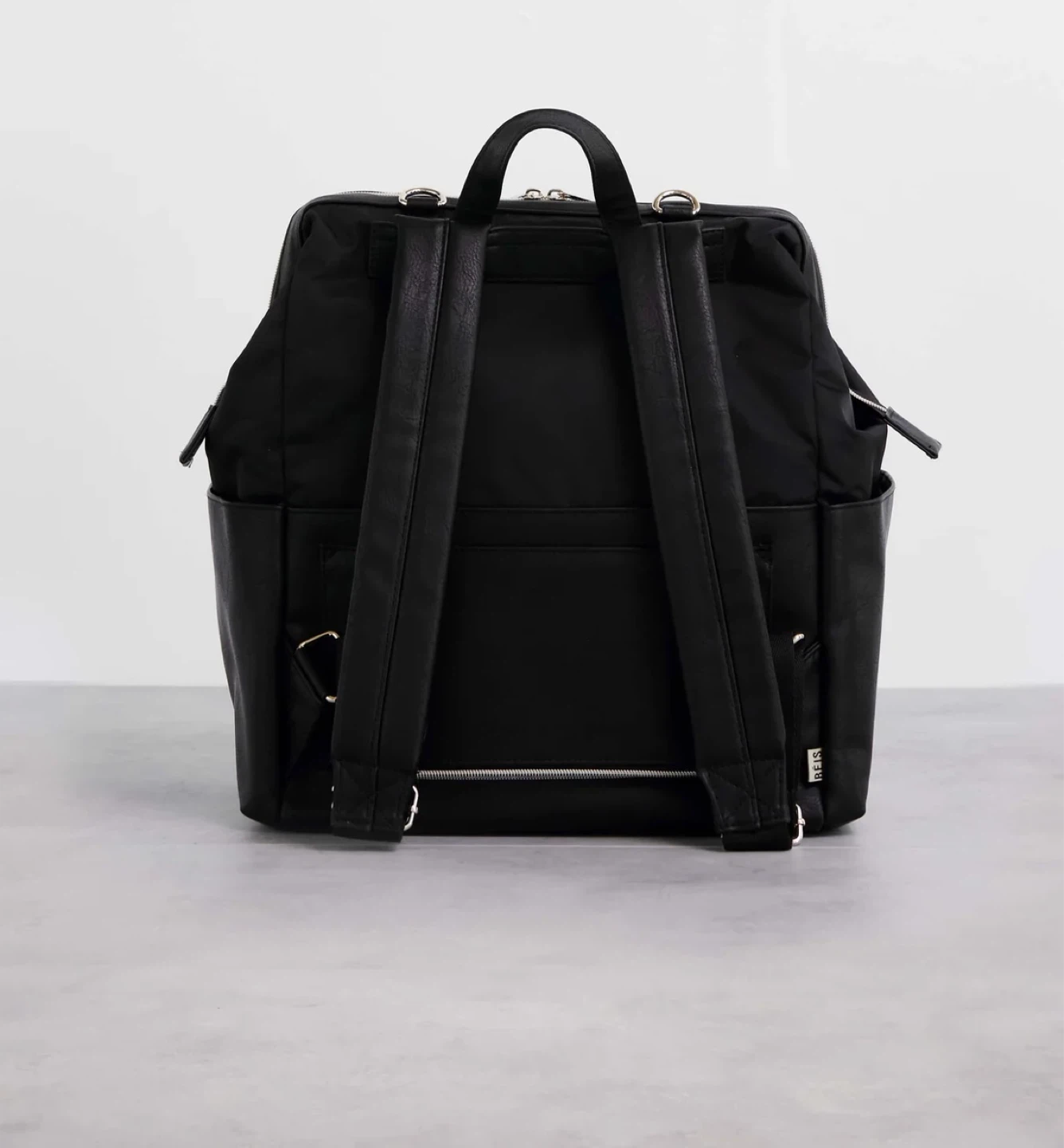 Beis - the Diaper Backpack - black or grey - photo 4