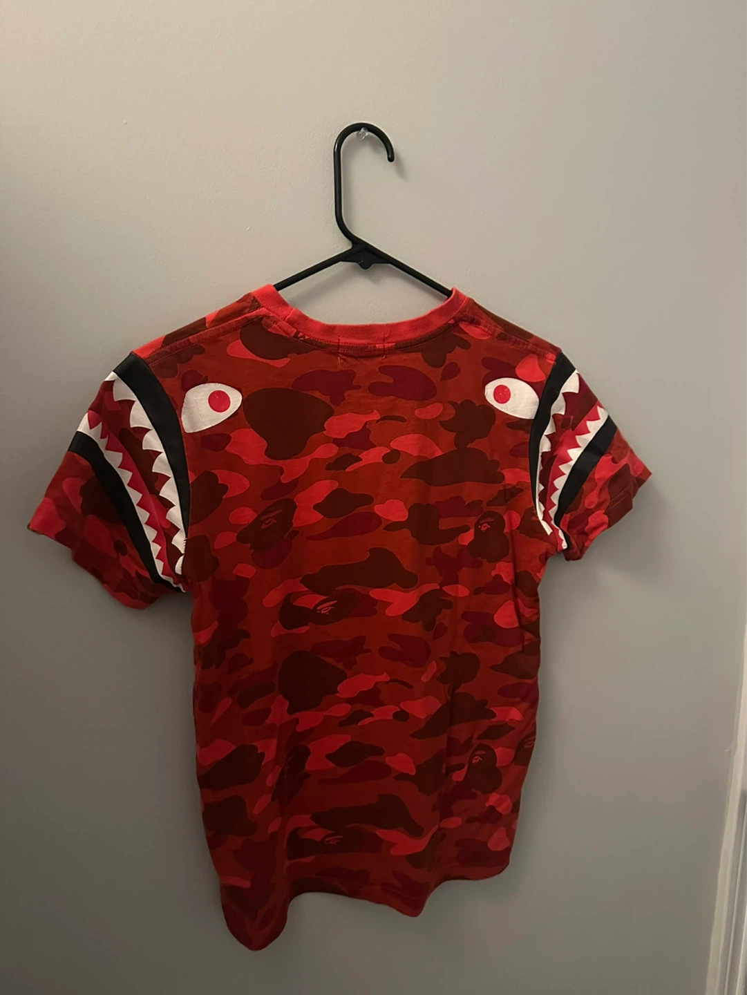 🚀AUTHENTIC BAPE Red Camo Shark Mouth T-Shirt - photo 3