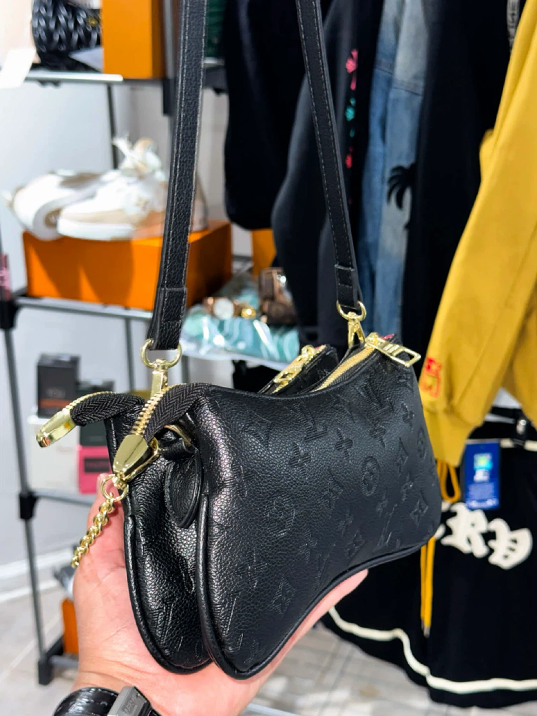 Black bag gold chain - photo 2