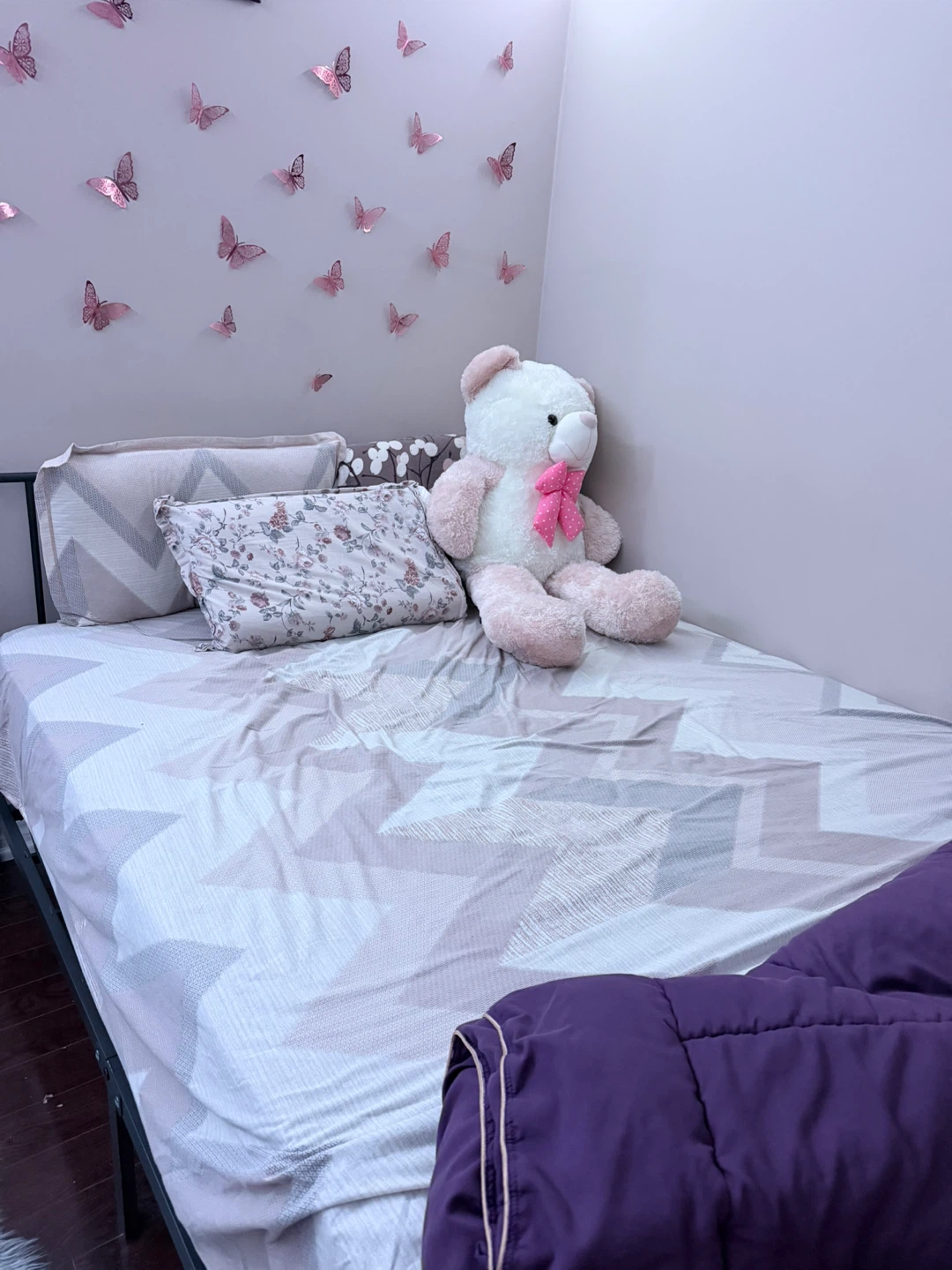 Bed and mattress - photo 2