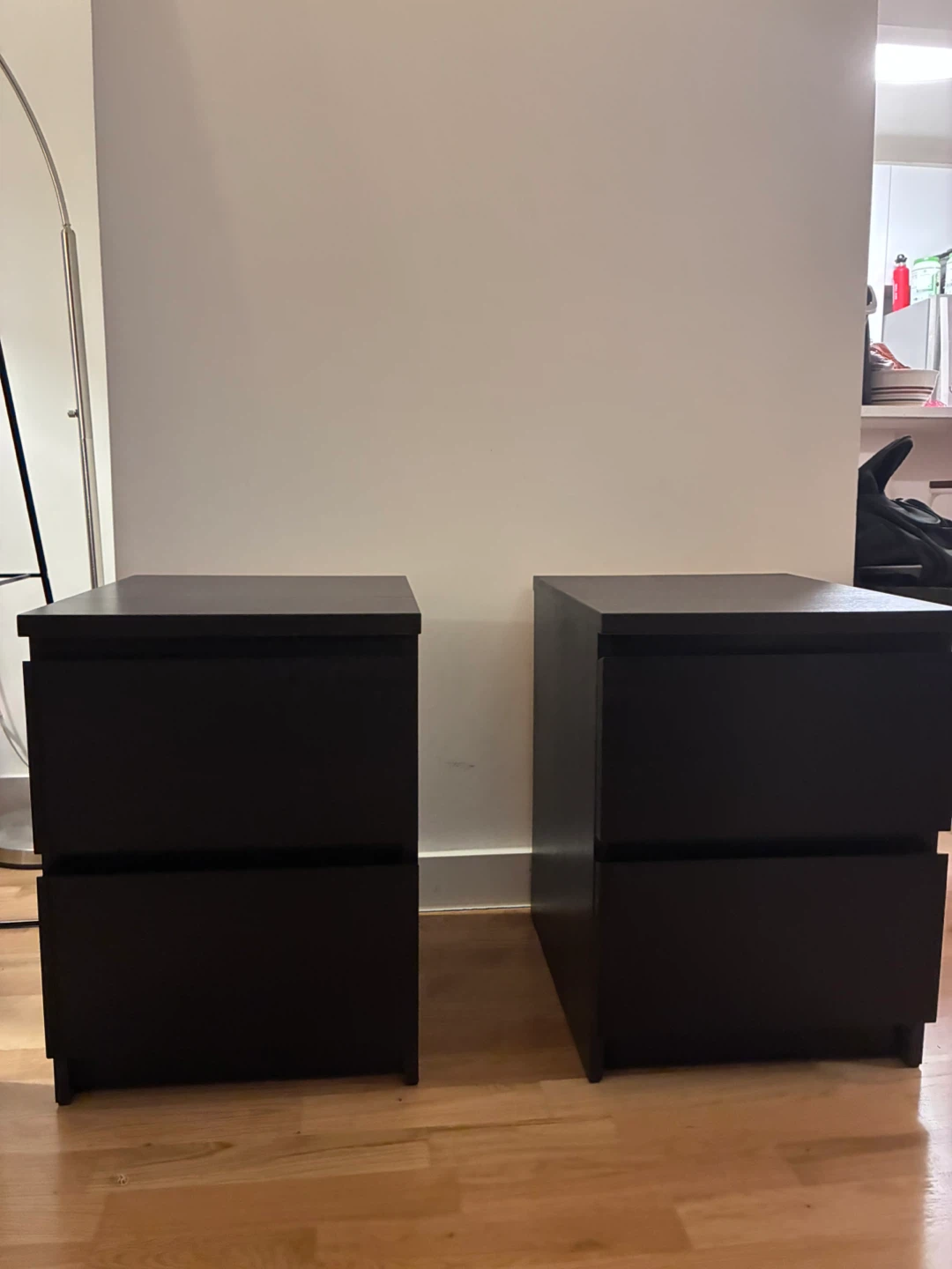 Move out sale: dresser, mirror, nightstands and bed frame - photo 3