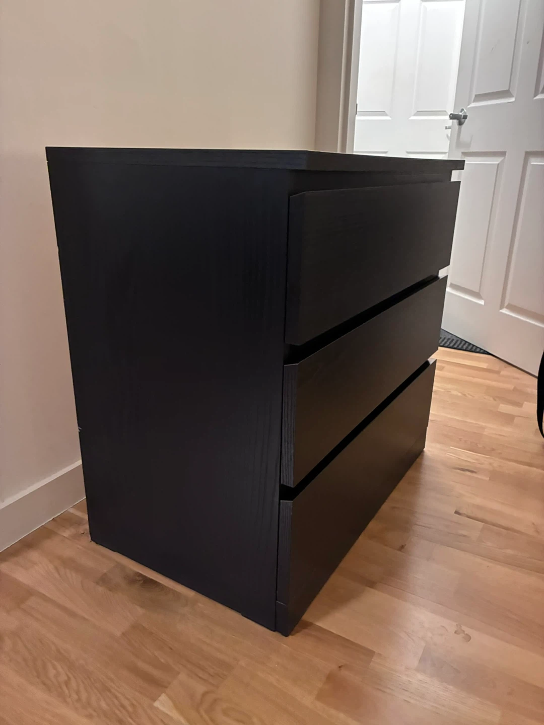 Move out sale: dresser, mirror, nightstands and bed frame - photo 2