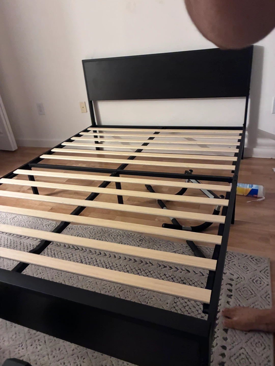 Move out sale: dresser, mirror, nightstands and bed frame - photo 5