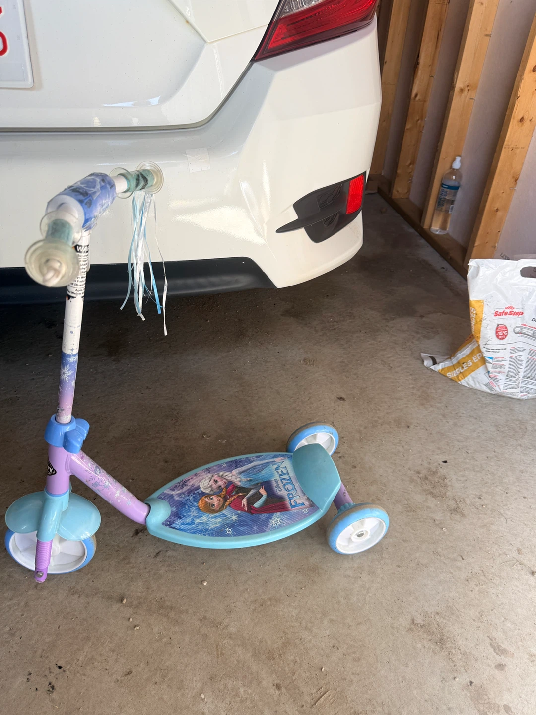 Frozen 3-Wheel Scooter