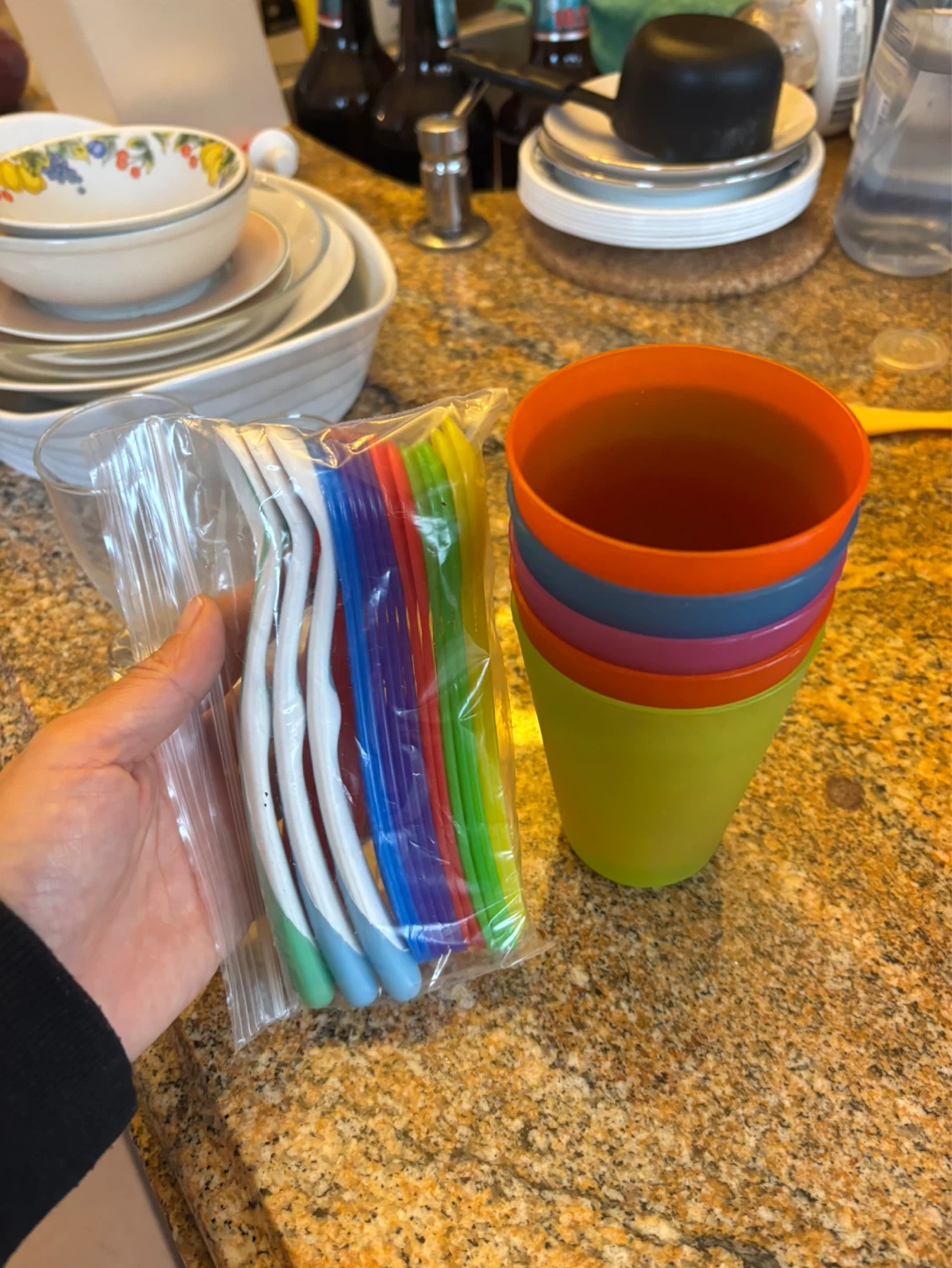 Dishes, Bowls, Cups, and Utensils Set all for 6$ - photo 2