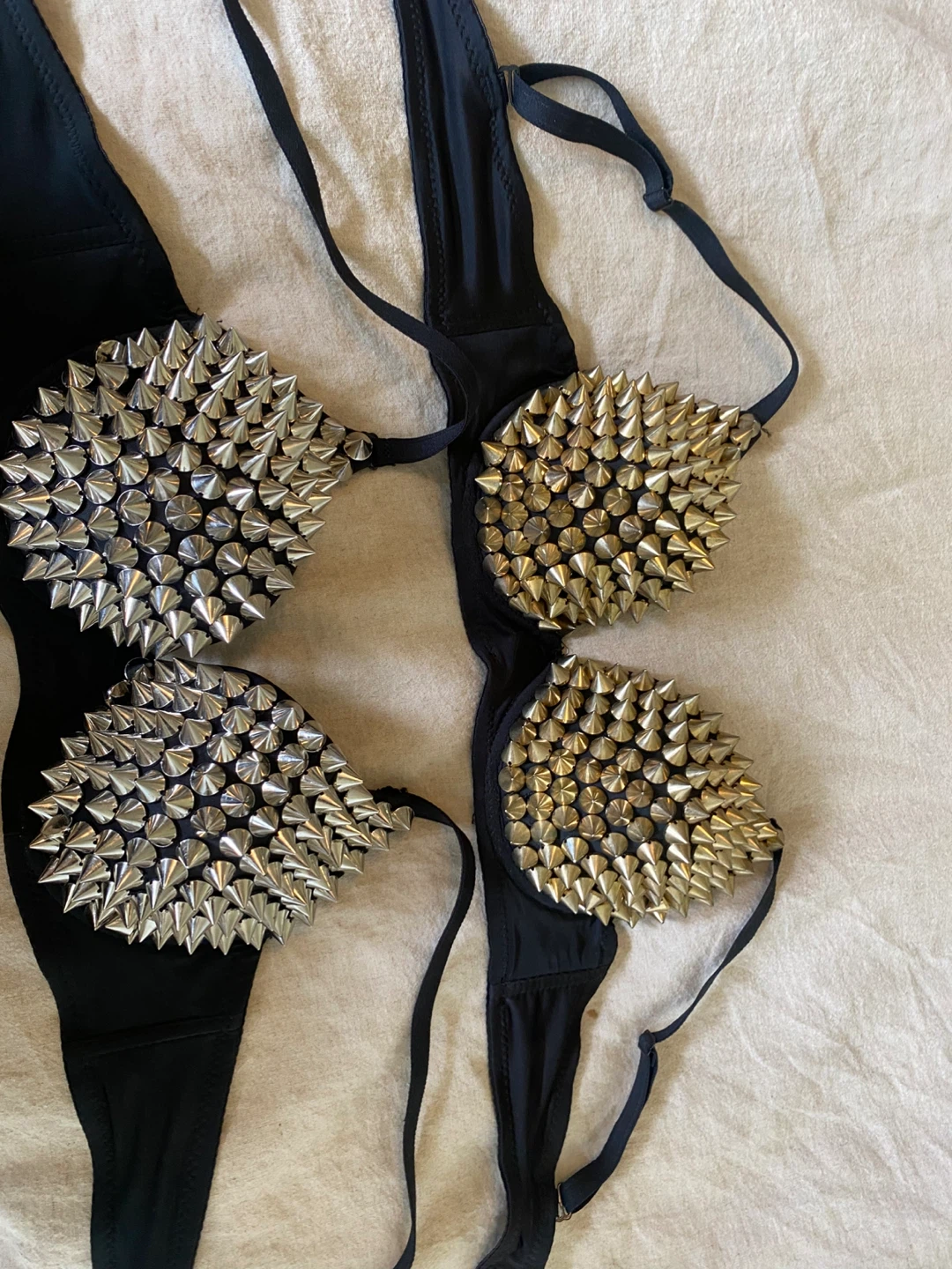 2 SPIKEY bras
