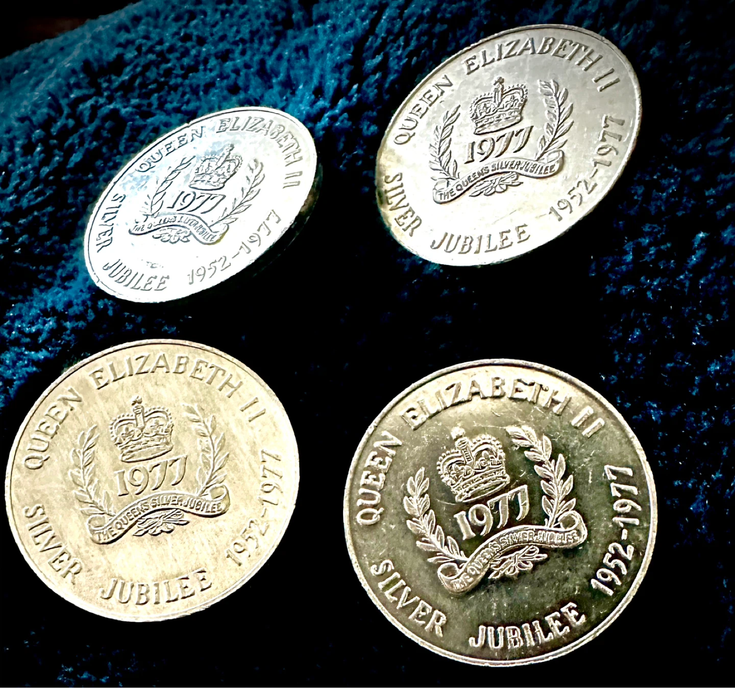 Set of 4 Queen Elizabeth II Silver Jubilee 1977 Coins - photo 2