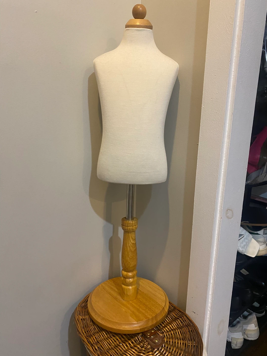 Mannequin/Silhouette Display