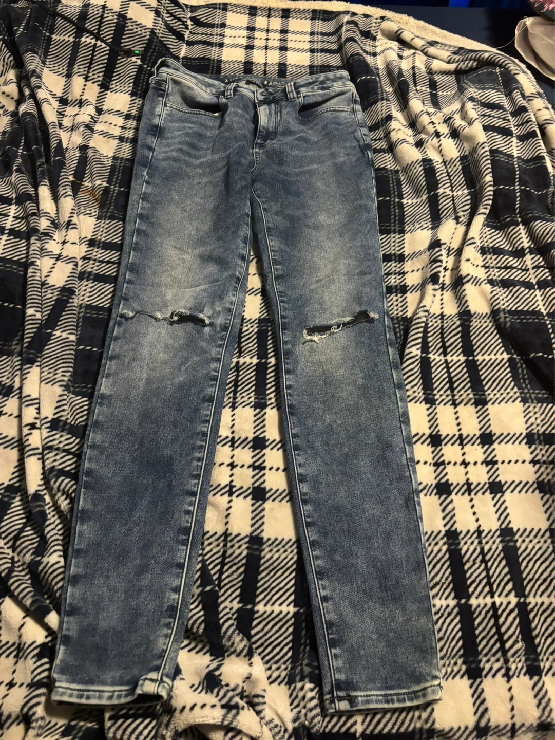 American Eagle Super Stretch Ripped Jeans Size 6