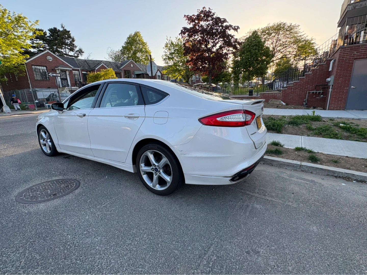 2017 Ford Fusion SE sedan - photo 2