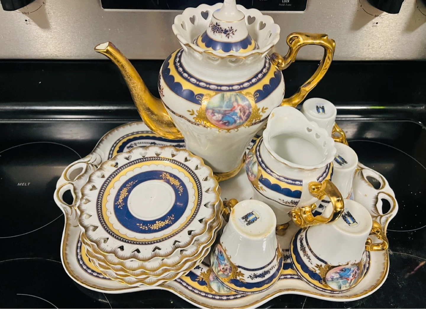 L’image Fine Porcaline Tea Set