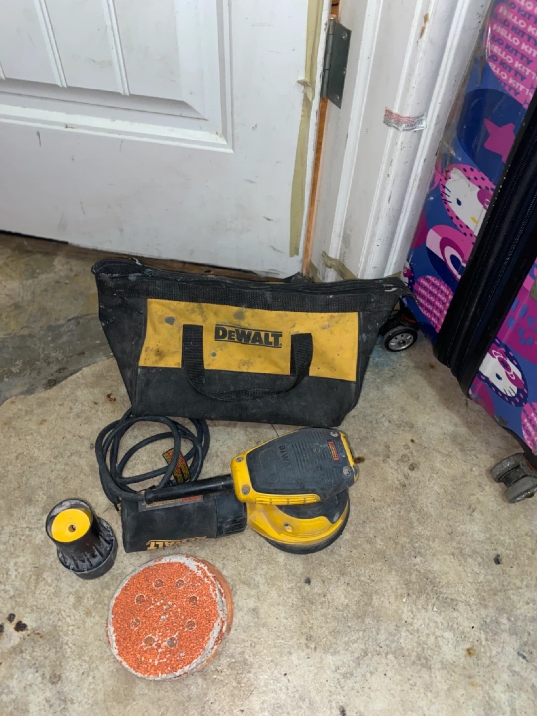 DEWALT Random Orbit Sander with Bag